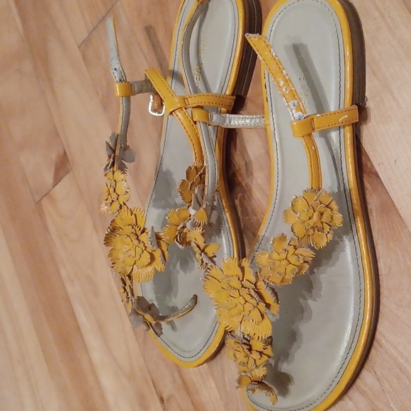 Nine West Yellow flowers shoes Size 8 - Picture 5 of 10